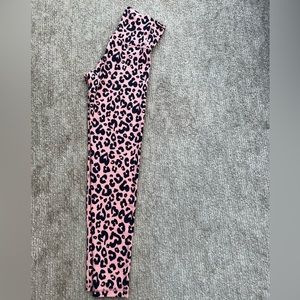 OFFLINE by Aerie legging // Xs // NWT pink with heart shaped leopard painting
